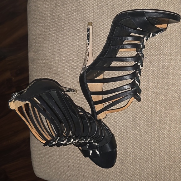 Coach - Picture 4 of 6